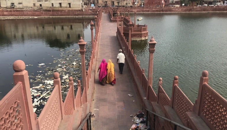 Llac ple d'escombraries a Jodhpur
